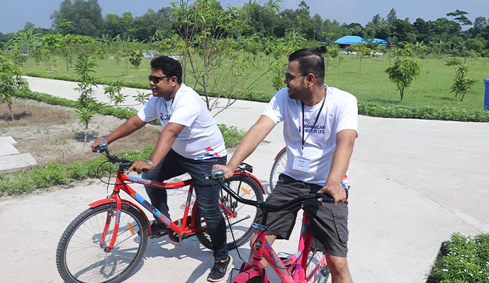 Team are cycling in Dera resort